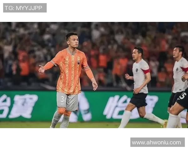 足球场上的魅力之星 谁是最帅球员的第三名？